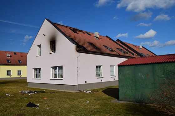 Ohnm zdevastované podkroví ubytovny pro svence dtského domova v...