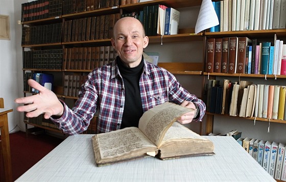 Martin tindl z archivu ve Velkém Meziíí se specializuje na raný novovk.