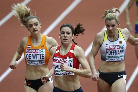 Zuzana Hejnová v rozbhu na 400 metr na halovém mistrovství Evropy v Blehrad.