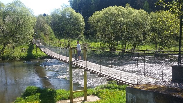 Cyklostezka ze Svtlé nad Sázavou do Smrné v jednom míst pekonává Sázavu po...