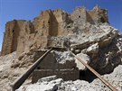 Pohled na hrad na pedmstí Palmýry. (1.4. 2016)