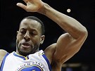 Andre Iguodala (vpravo) z Golden State a Tim Hardaway Jr.z Atlanty.