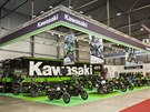 Kawasaki si drí svoji tradiní zelenou barvu a expozici oivila obím týmovým...