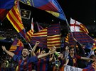 VÍME. Fanouci Barcelony ped odvetným osmifinále Ligy mistr proti Paíi SG.