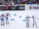 Finská a védská pedávka v závodu tafet bky na lyích na mistrovství svta...