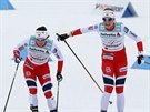 Norská pedávka mezi Astrid Jacobsenovou a Marit Björgenovou v závodu tafet...