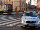 Popel��sk� v�z srazil na ulici seniorku. �ena na n�sledky utrp�n�ch zran�n�...