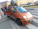 V ulici Kobyliské námstí naboural vz mstské policie s osobním autem...