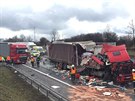 Nehoda tí kamion a nákladního auta uzavela u Vechrom dálnici D1 smrem na...