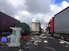 Nehoda tí kamion a nákladního auta uzavela u Vechrom dálnici D1 smrem na...