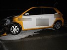 Vozidlo taxislužby, které v Jaroměři zapálil neznámý pachatel (1.3.2017).