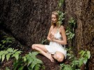 Helena Houdová uprostřed džungle na Sumatře (2017)