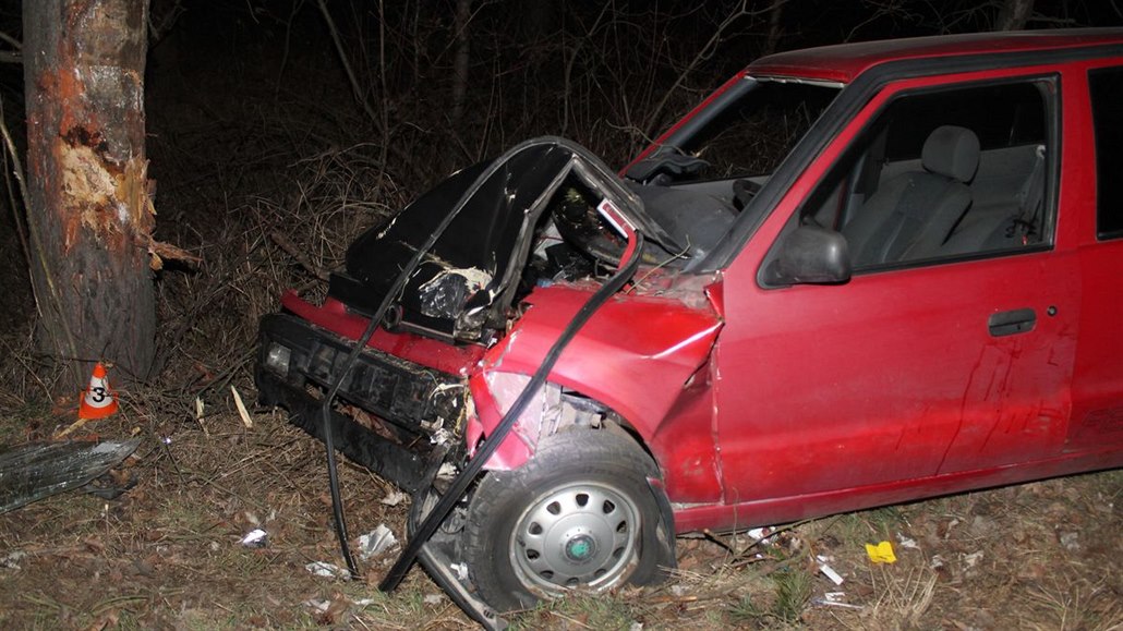 Řidič Škody Felicia nezvládl v Hodoníně průjezd křižovatkou a narazil do...