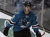 Tom Hertl slav svou trefu za San Jose.