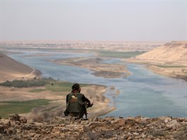 Bojovnk SDF u Eufratu (8. bezna 2017)