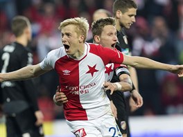 ROZHODNUL. Michal Frydrych, obrnce Slavie, se raduje ze svho glu do st...