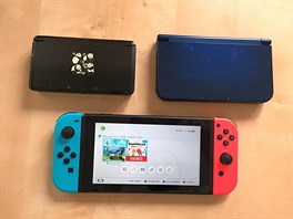 Nahoře 3DS (2011) a New 3DS XL (2015), dole Switch