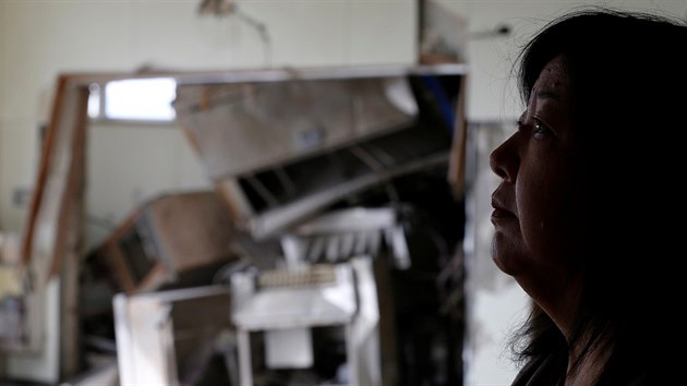 Japonka Chieko Oyama navtvila zkladn kolu ve mst Namie nedaleko elektrrny Fukuima. Msto zashla ped esti lety vlna tsunami. (1.3. 2017)