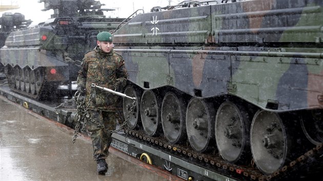 Nmeck bojov vozidla Marder v litevskm etokai (24. nora 2017)