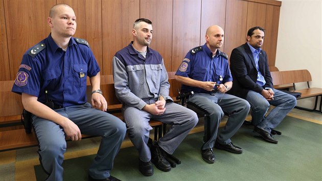 Dvaatřicetiletý Jakub Šámal dostal od soudu čtyřletý trest. Třiačtyřicetiletý Roman Tancoš (vpravo) má ve vězení s ostrahou strávit 3,5 roku. .