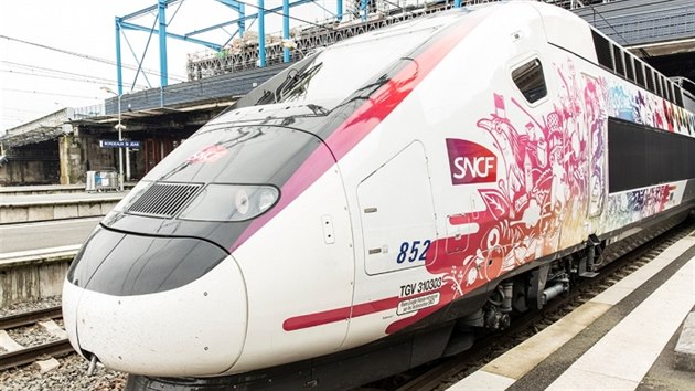 Sttn dopravce SNCF nasad na trasu nov jednotky TGV Ocane. Vlak me jet rychlost a 320 kilometr v hodin (4. bezna 2017)