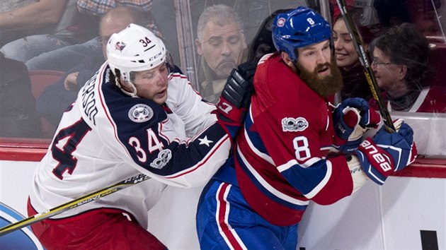 Jordie Benn (vpravo) pi sv premie za Montreal.