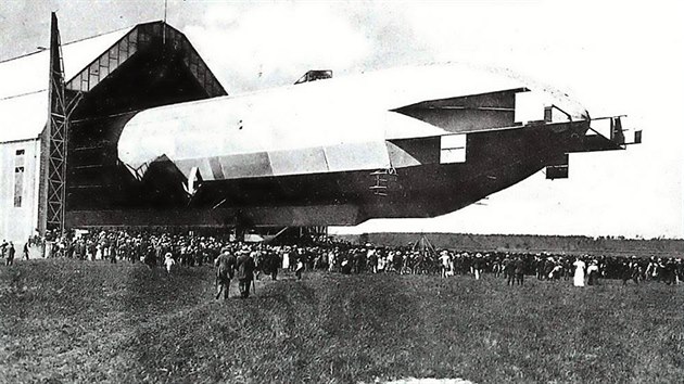 Zeppelin spolenosti DELAG sten ukryt v hangru. U vzducholod byl vdy nval.