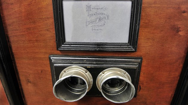 Stereoskopie byla vyuvan od roku 1853. Dalo se dky n dvat na fotografie plasticky.