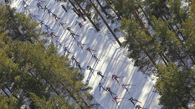 Zvodnci na trati 50km zvodu na mistrovstv svta v Lahti