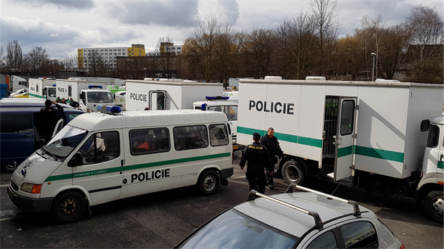 Zsah policie v prask centrle spolenosti Rohlk.cz (9. bezna 2017)