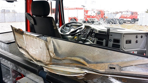 Po norovm vbuchu v Poliskch strojrnch odbornci posuzuj, jak opravit pokozen vozy a kolik budou stt opravy.