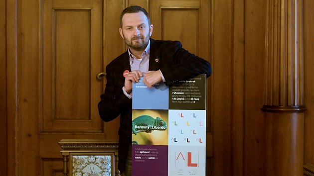 Prim�tor Liberce Tibor Batthy�ny s nov�m logem m�sta.