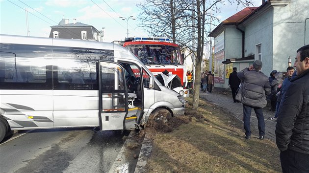 Nehoda hasisk cisterny a mikrobusu v Marinskch lznch (1. bezna 2017).