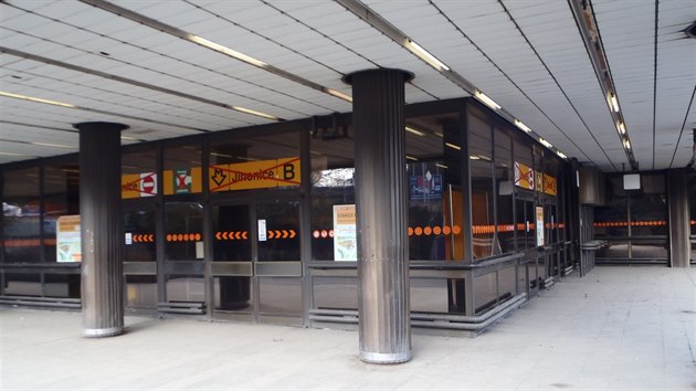 Stanice metra Jinonice je uzavena poprv od uveden do provozu v roce 1988.