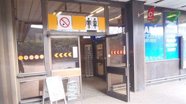 Trafika ve stanici metra Jinonice je stále otevřená.