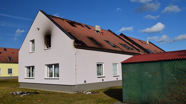 Ohnm zdevastovan podkrov ubytovny pro svence dtskho domova v Sedleci-Pricch na Pbramsku (2. bezna 2017).