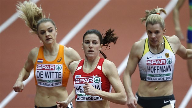 Zuzana Hejnov v rozbhu na 400 metr na halovm mistrovstv Evropy v Blehrad.