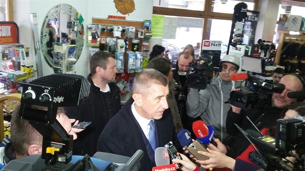 Ministr financ Andrej Babi vyrazil do Harrachova na kontrolu, jak funguje EET...