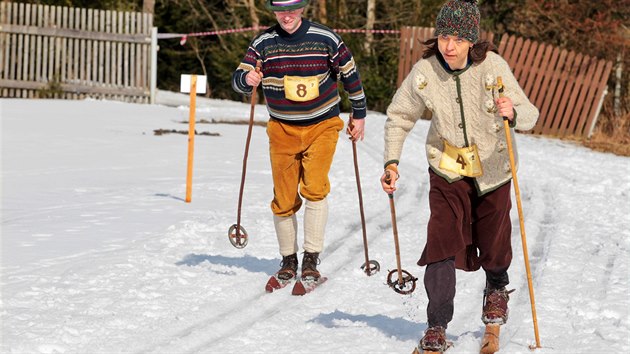 V Abertamech v Krunch horch oslavili v dobovch kostmech 109 let tamnho spolku zimnch sport. (4. 3. 2017)