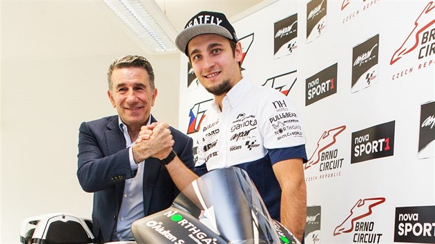 Karel Abraham (vpravo) a Jorge Martinez pzuj s motocyklem Ducati, Aspar .