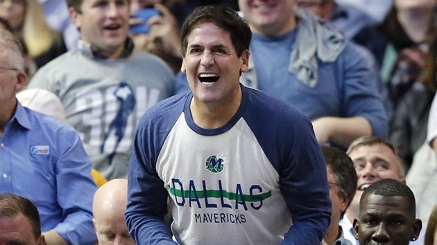 Mark Cuban je naden. Majitel basketbalovho Dallasu se raduje po tref klubov legendy Dirka Nowitzkho.