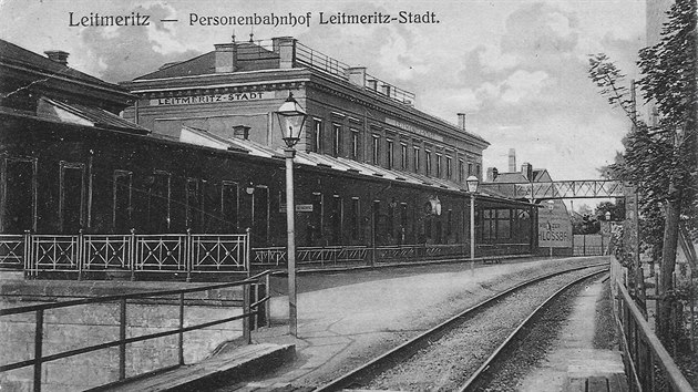 Budova starého nádraží Litoměřice - město na fotografii v nové knize.