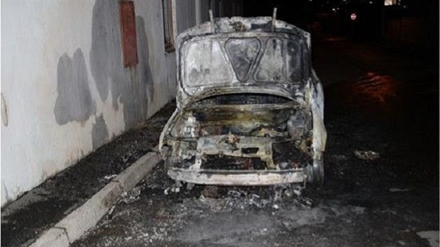 Auto po požáru v Teplicích.