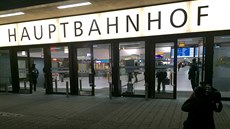 Policie zasahuje na nádra�í v západon�meckém Düsseldorfu, kde úto�ník zranil...