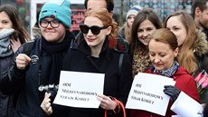 K polským protestm za enská práva se pipojila i hereka Jessica Chastainová
