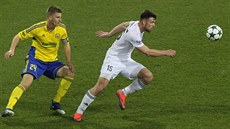 Zlínský obránce Jakub Jugas (vlevo) se snaí dostihnout Tomáe Wágnera,...