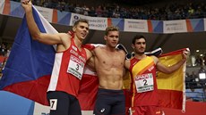 Český sedmibojař Adam Sebastian Helcelet (vlevo) slaví zisk bronzové medaile z...