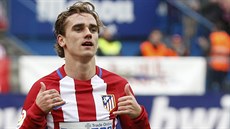 Antoine Griezmann, kanonýr Atlétika Madrid, oslavuje vst�elenou branku.