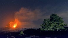 PROBUZENÍ. V Itálii se opt probudila k ivotu sicilská sopka Etna, která od...