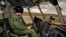 Vojenský pilot Marek Bohunk, kapitán vrtulníku Mi-8, který pilotoval pi...